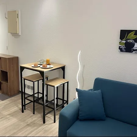 Cosy Nest Near Center