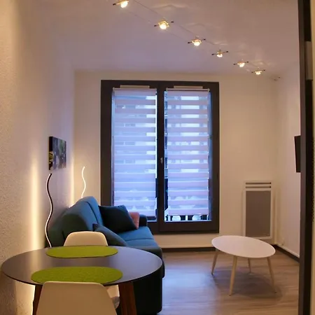 Modern Proche Centre *