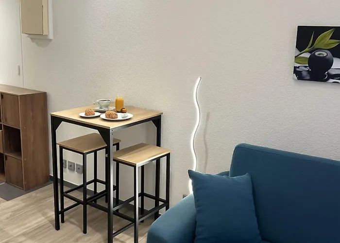 Cosy Nest Near Center